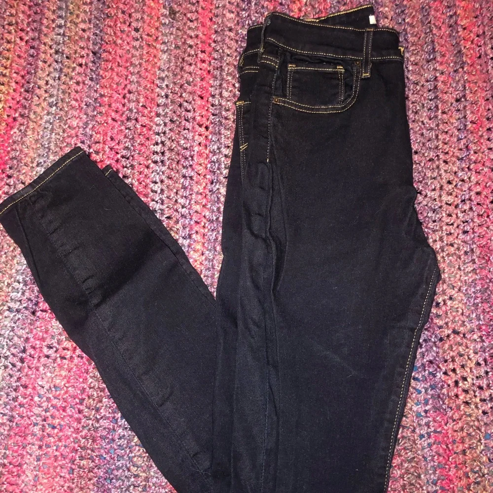 721 High Rise Skinny Jeans - Picture 6 of 8